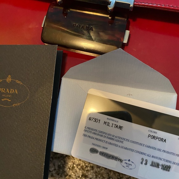 PRADA red hand bag - Picture 4 of 10